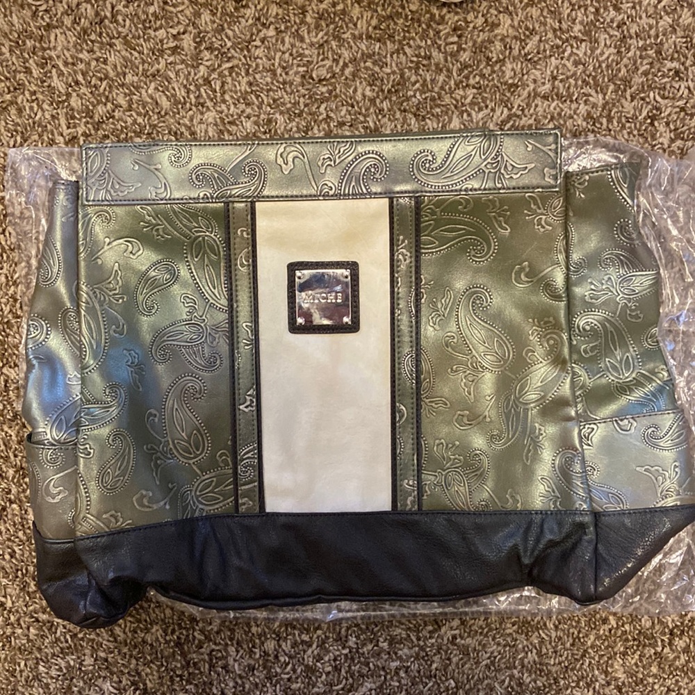 Miche ‘Prima’ shell in an iridescent green, brand new in plastic